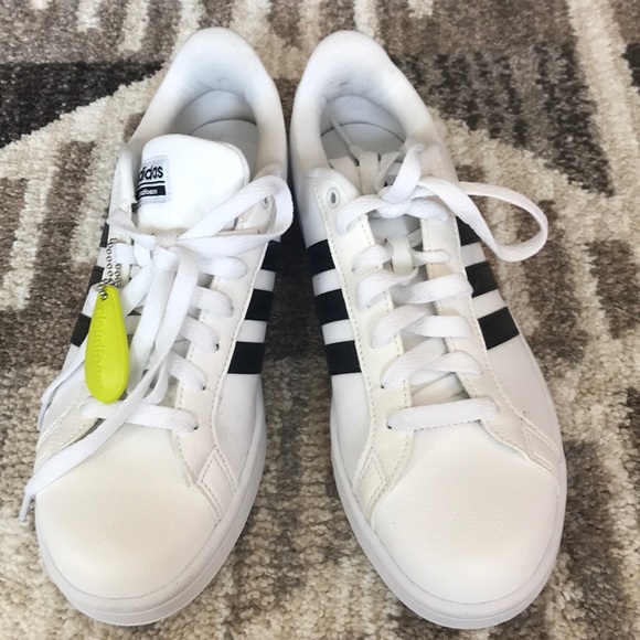 ADIDAS - Picture 2 of 5